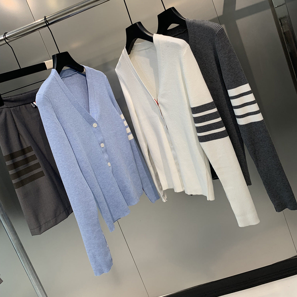 V-neck knitted cardigan（复制） THOM TREND